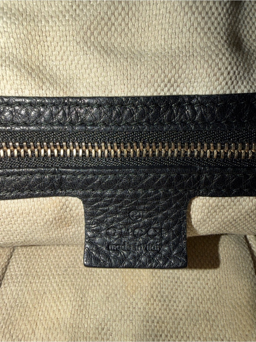 GUCCI Black Pebbled Leather Interlocking GG Soho - Picture 12 of 16
